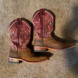 Gently Used Justin Boots - Size 8.5